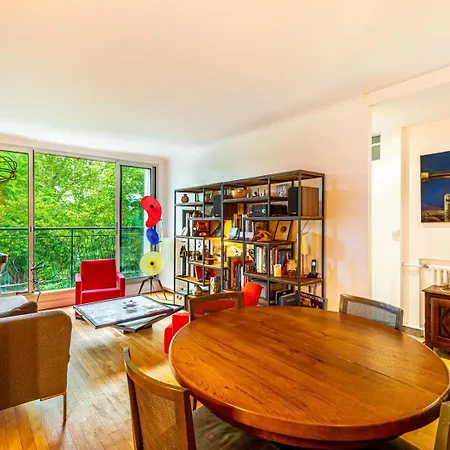 Apartment En Face De Paris, Les Arbres