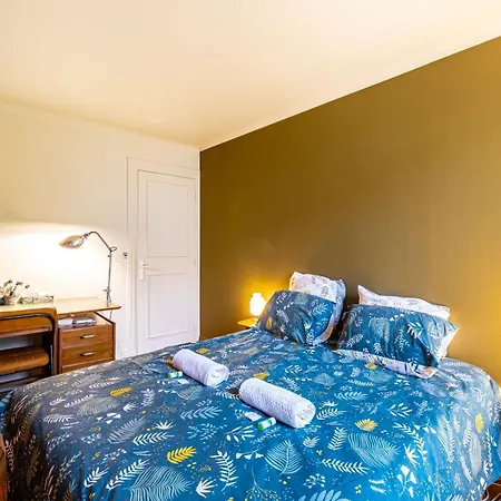 En Face De Paris, Les Arbres Apartment