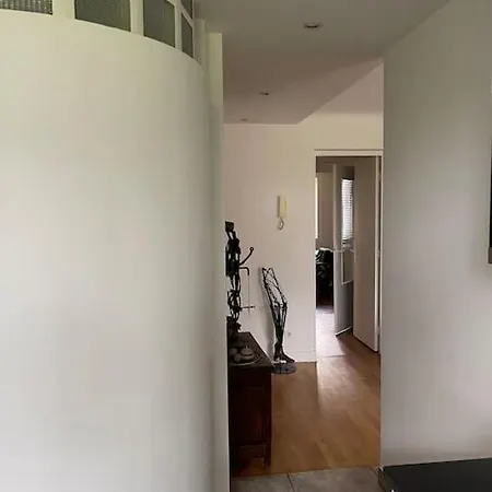 Apartment En Face De Paris, Les Arbres