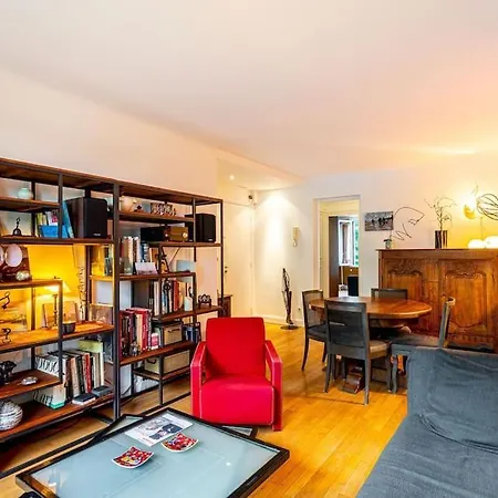 Apartment En Face De Paris, Les Arbres