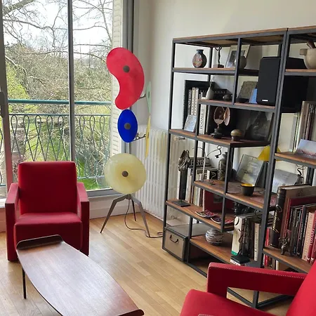 En Face De Paris, Les Arbres Apartment