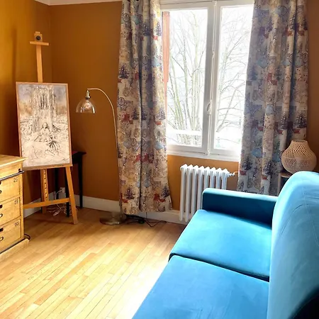 Apartment En Face De Paris, Les Arbres *
